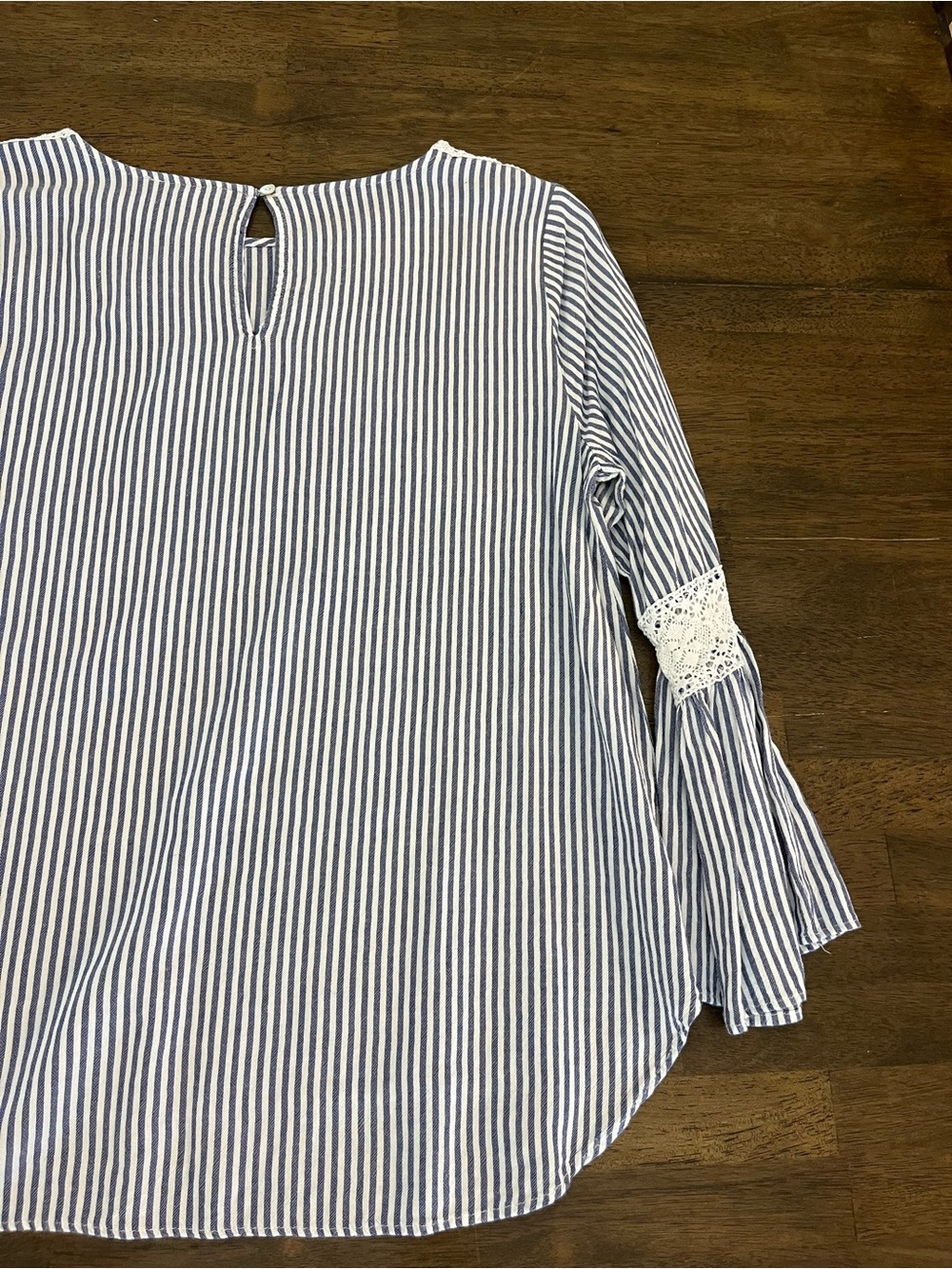 Jane & Delancey Striped Blue and White Lace-Trim Womens Flare Sleeves Top Medium - Picture 5 of 7